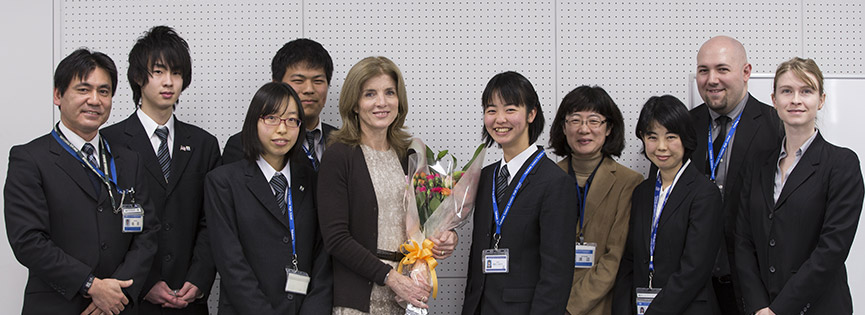 ケネディ大使と横浜サイエンスフロンティア高校の生徒と教員