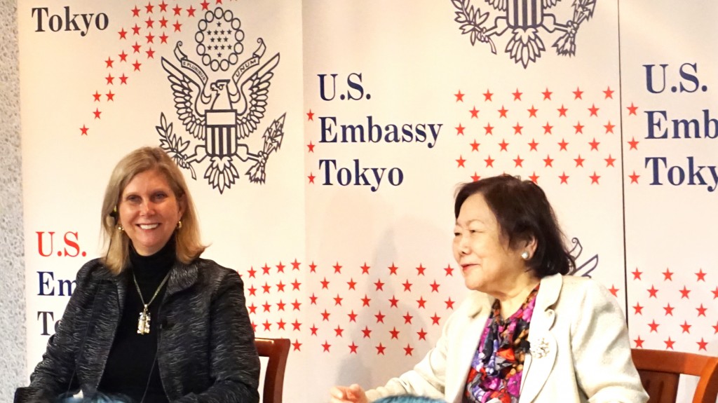 U.S. Embassy Minister-Counselor for Public Affairs Margot Carrington and Tokyo Kasei University Professor Emerita Keiko Higuchi speak at a symposium at the American Center Japan on January 26, 2017.