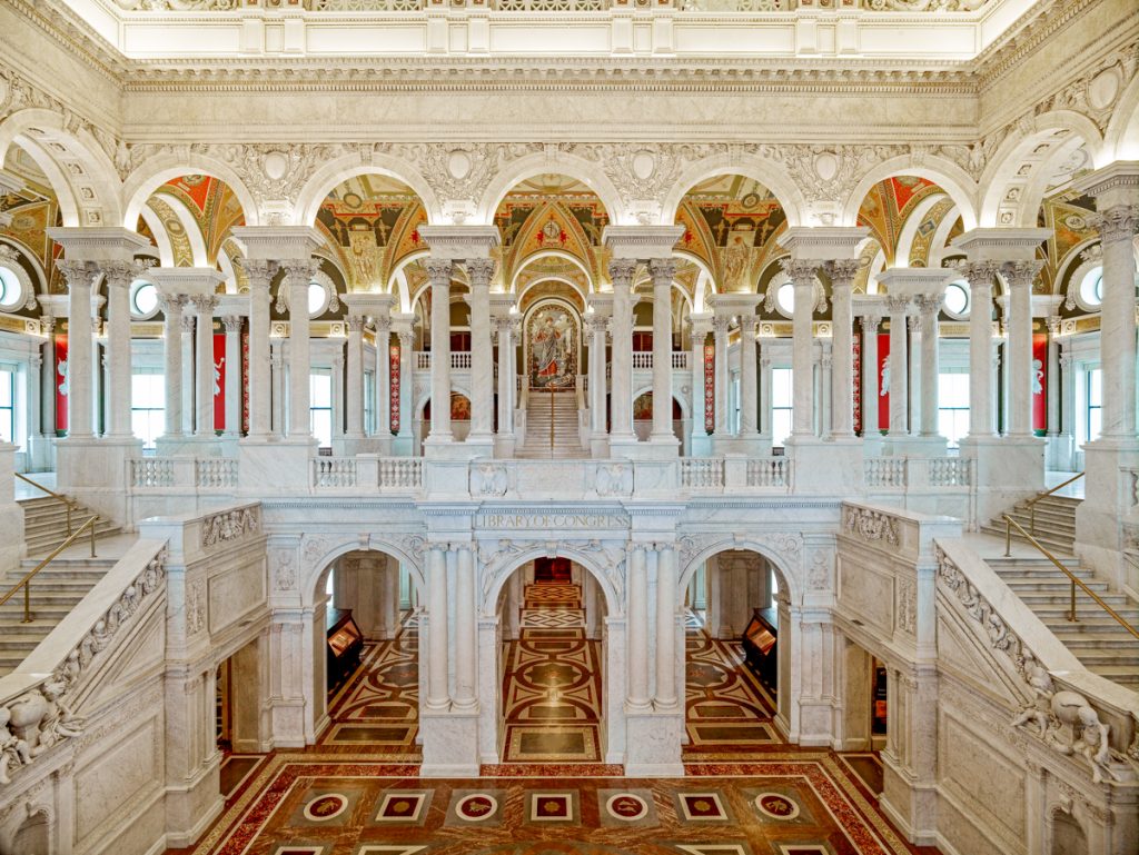 アメリカ連邦議会図書館のトーマス・ジェファソン・ビルの大ホール (© AP Images)