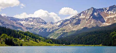 テルライドの町に程近いレインボー湖(Photo by Matt Inden/Miles, courtesy of the Colorado Tourism Office)