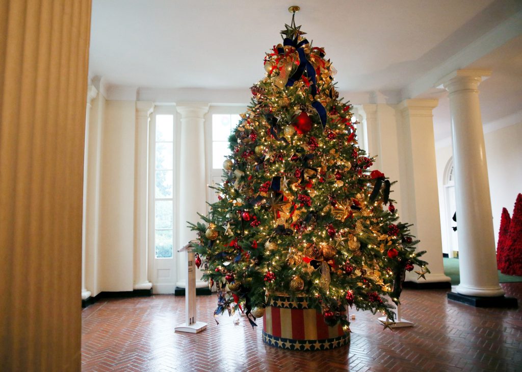 The Gold Star Family tree glows against a colonnade backdrop at the White House. (© Leah Mills/Reuters)