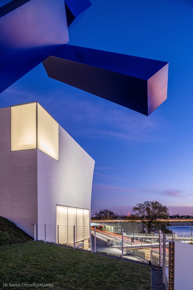 The John F. Kennedy Center for the Performing Arts, home to the Washington National Opera, begins a new season after closing for the pandemic. (© Serhii Chrucky/Alamy)