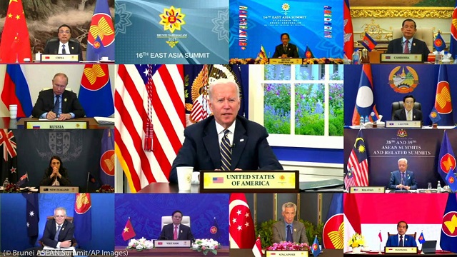 10月26日にオンラインで開催されたASEAN首脳会合に出席するバイデン大統領。ASEANは、ブルネイ、カンボジア、インドネシア、ラオス、マレーシア、ミャンマー、フィリピン、シンガポール、タイ、ベトナムの10カ国からなる (© Brunei ASEAN Summit/AP Images)