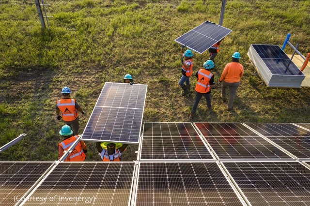 Workers install solar panels at Samson Solar Energy Center in Northeast Texas. (Courtesy of Invenergy)