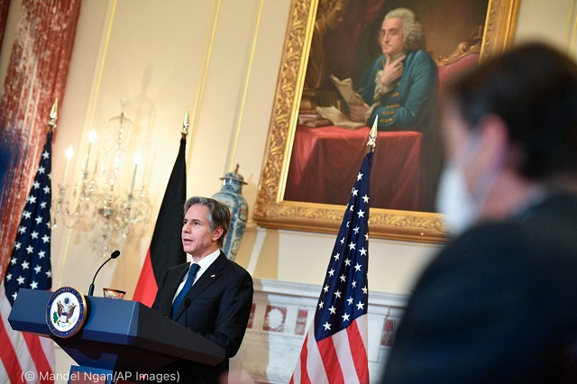 1月5日、国務省で記者会見するブリンケン国務長官 (© Mandel Ngan/AP Images)