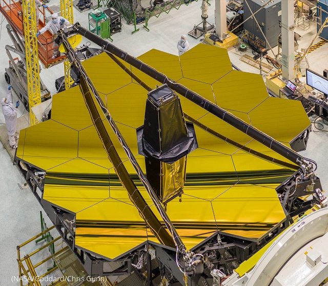 NASAが打ち上げた史上最大のジェームズ・ウェッブ宇宙望遠鏡。遠方銀河について新たな知見をもたらすと期待される (NASA/Goddard/Chris Gunn)