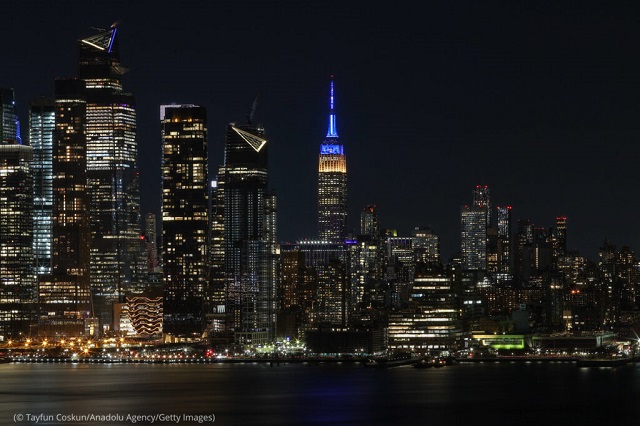 ニューヨークのエンパイアステートビル。2022年2月25日 (© Tayfun Coskun/Anadolu Agency/Getty Images)