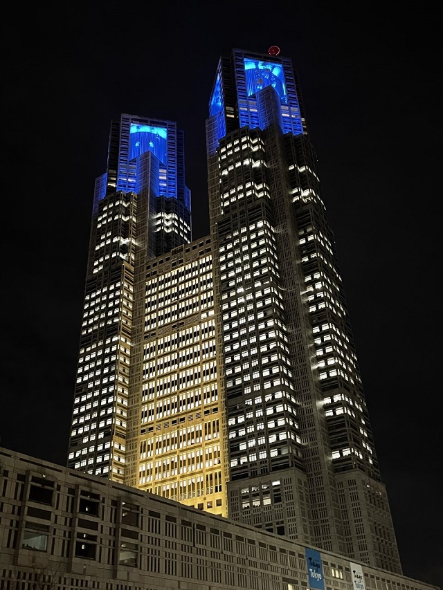 Tokyo Metropolitan Government Building is illuminated in blue and yellow of the Ukrainian flag. February 28, 2022 (U.S. Embassy, Tokyo)