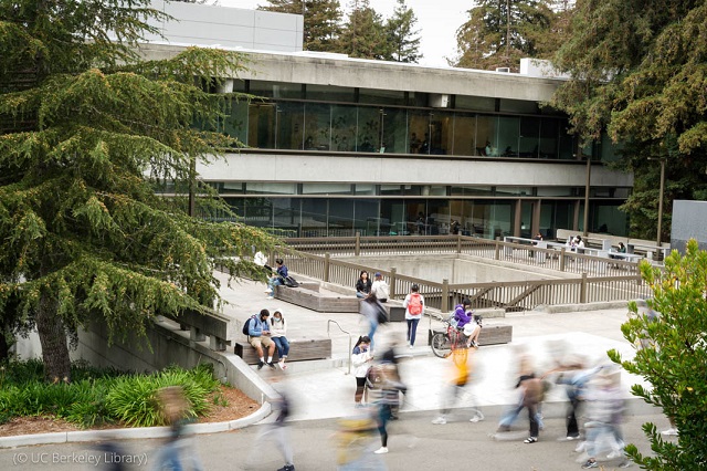 「ケイブ」はカリフォルニア大学バークレー校のモフィット図書館の地下にあった (© UC Berkeley Library)