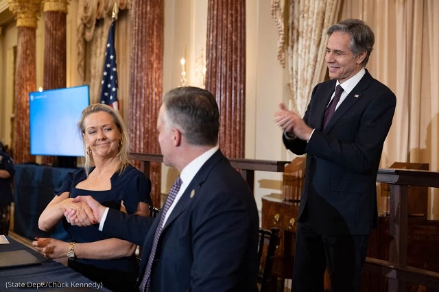 Secretary of State Antony Blinken applauds Clare Reichenbach, chief executive officer of the James Beard Foundation, and Ambassador Rufus Gifford, U.S. chief of protocol, after they signed an agreement relaunching the Diplomatic Culinary Partnership. (State Dept./Chuck Kennedy)