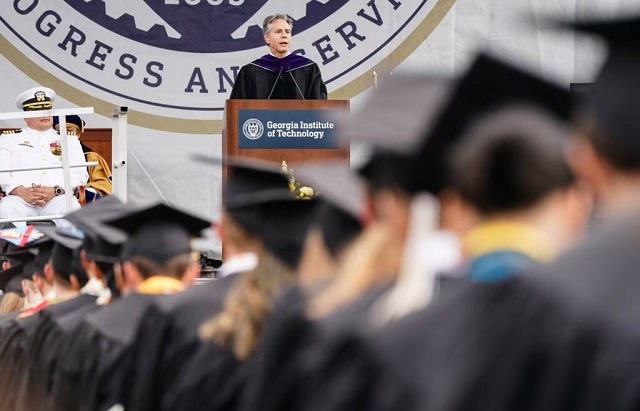 アントニー・ブリンケン国務長官。アトランタのジョージア工科大学での卒業式 (© Elijah Nouvelage/AFP/Getty Images)