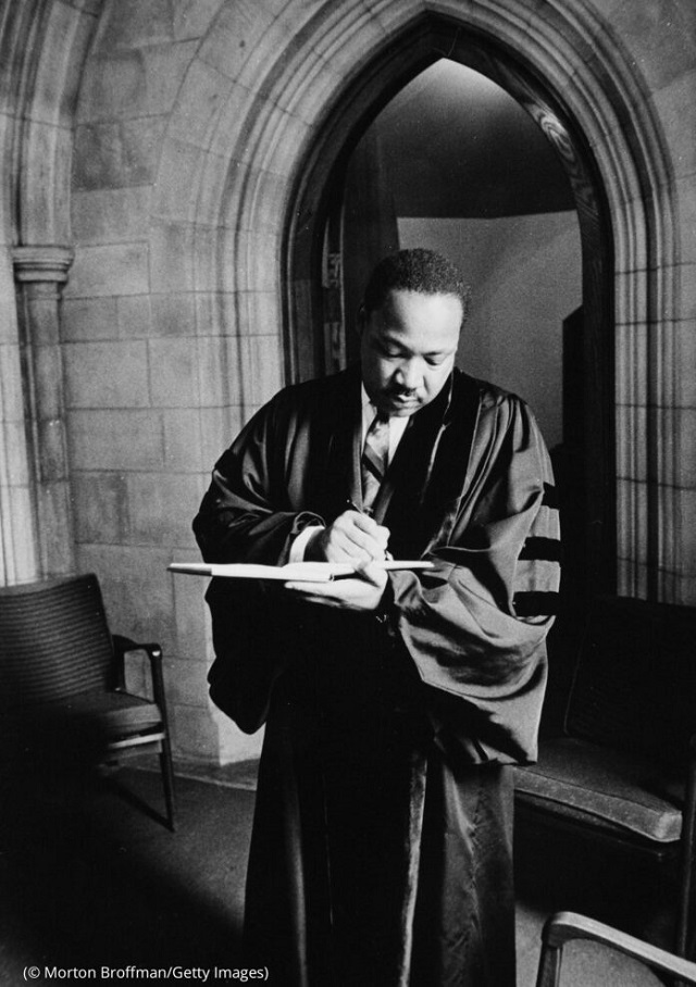 King’s speaking style was influenced by his ministry. Here, on March 31, 1968, King prepares for what would be his last sermon, an appeal to the Washington National Cathedral congregation on behalf of the poor. (© Morton Broffman/Getty Images)